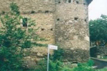 Mezzo torrione che si eleva sulla roccia viva e che si trova lungo la via che da Cantalupo porta a Pian Barale